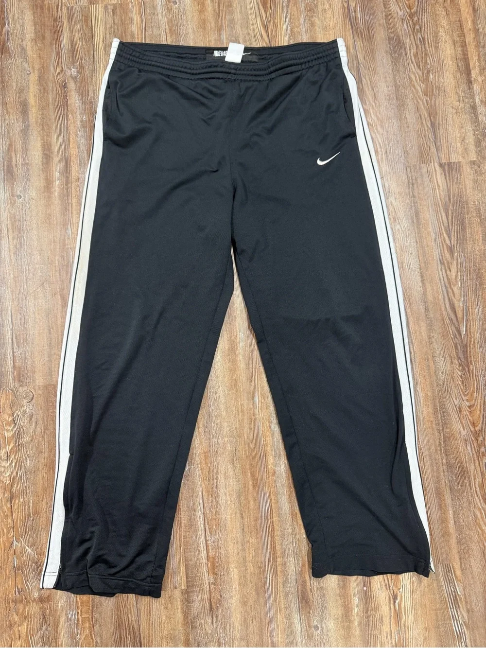 Vintage Y2K Nike Basketball Dri-Fit Black Sweatpants with White Side Stripes Siz